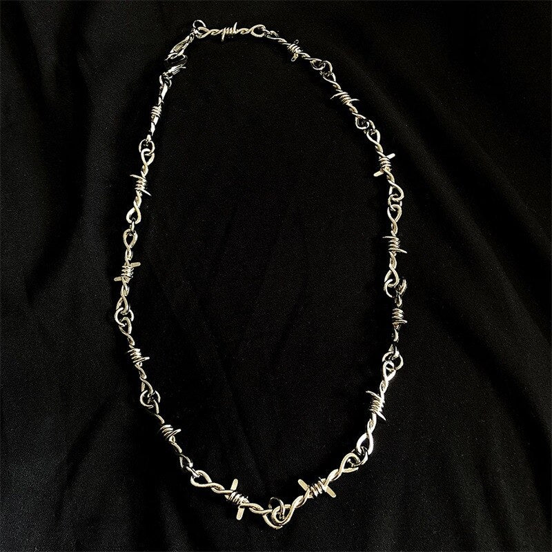 NOIR THORN CHAIN NECKLACE