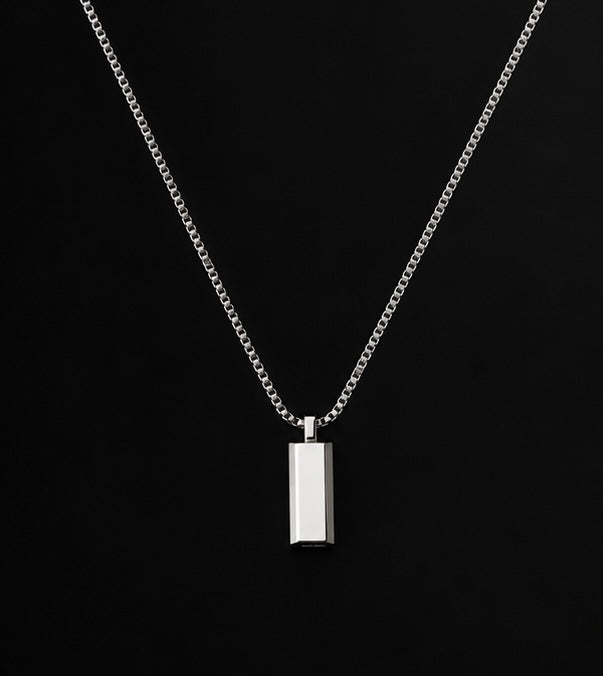 NOIR SQUARE PENDANT NECKLACE