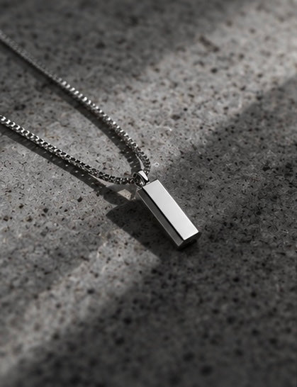 NOIR SQUARE PENDANT NECKLACE