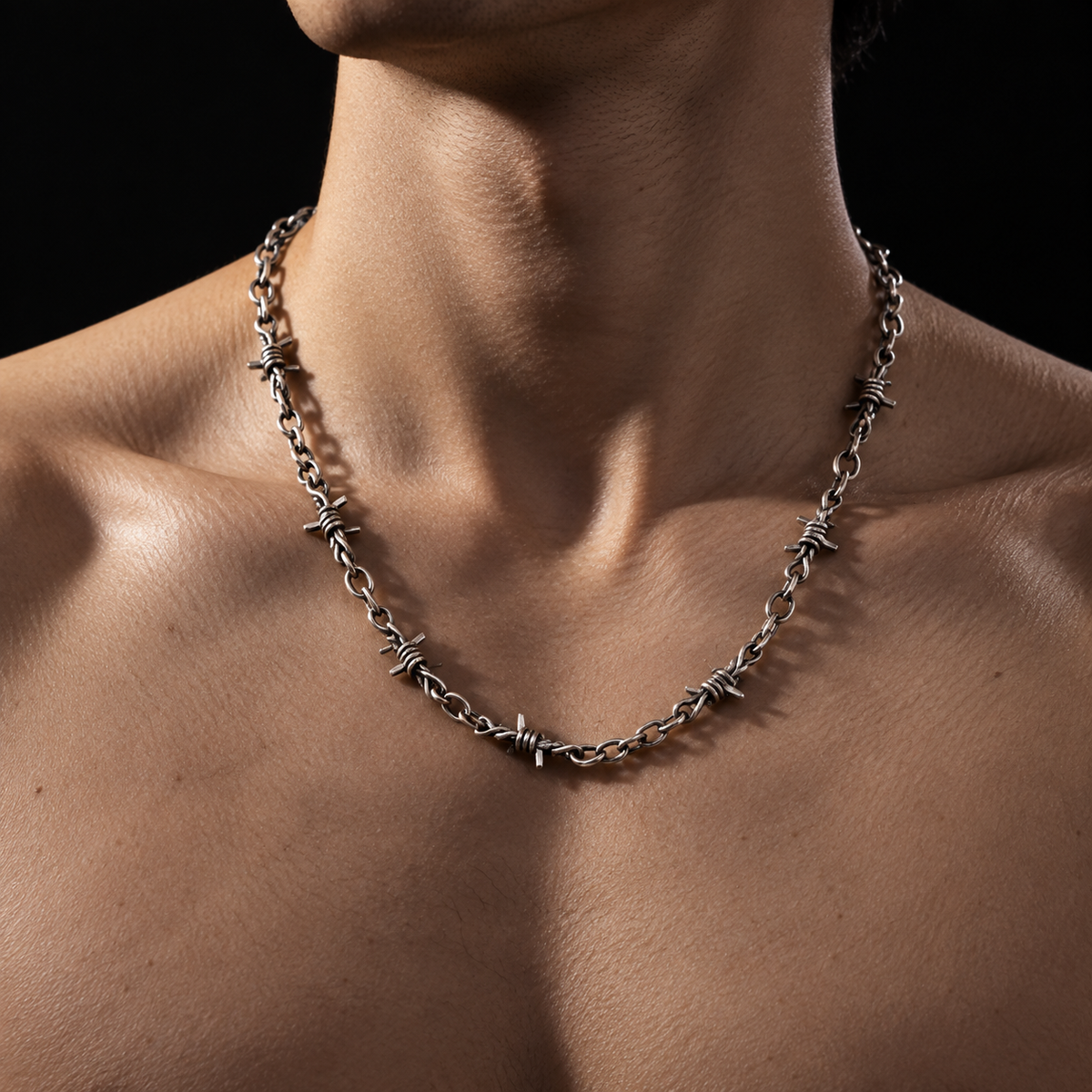 NOIR THORN CHAIN NECKLACE