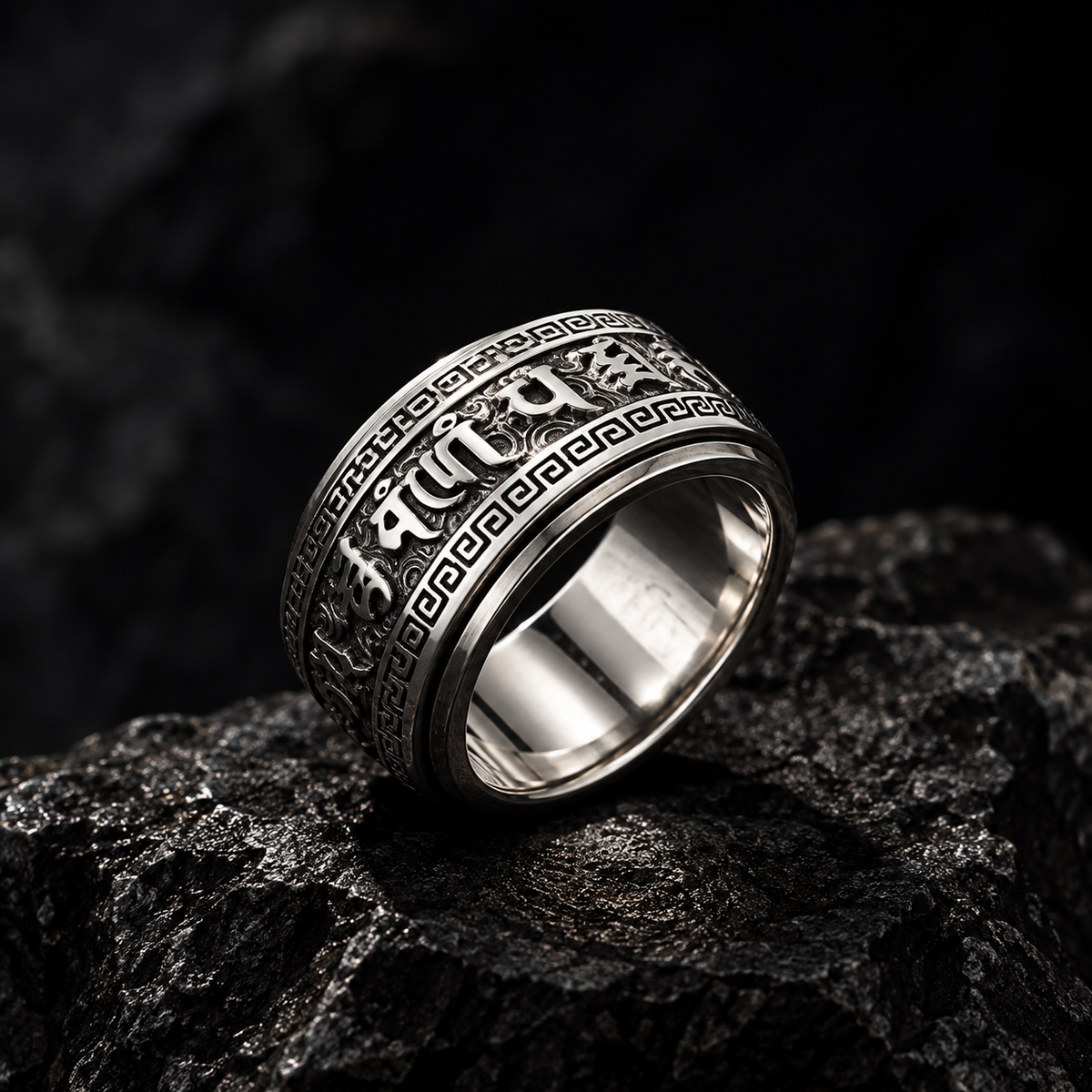 NOIR SACRED RING