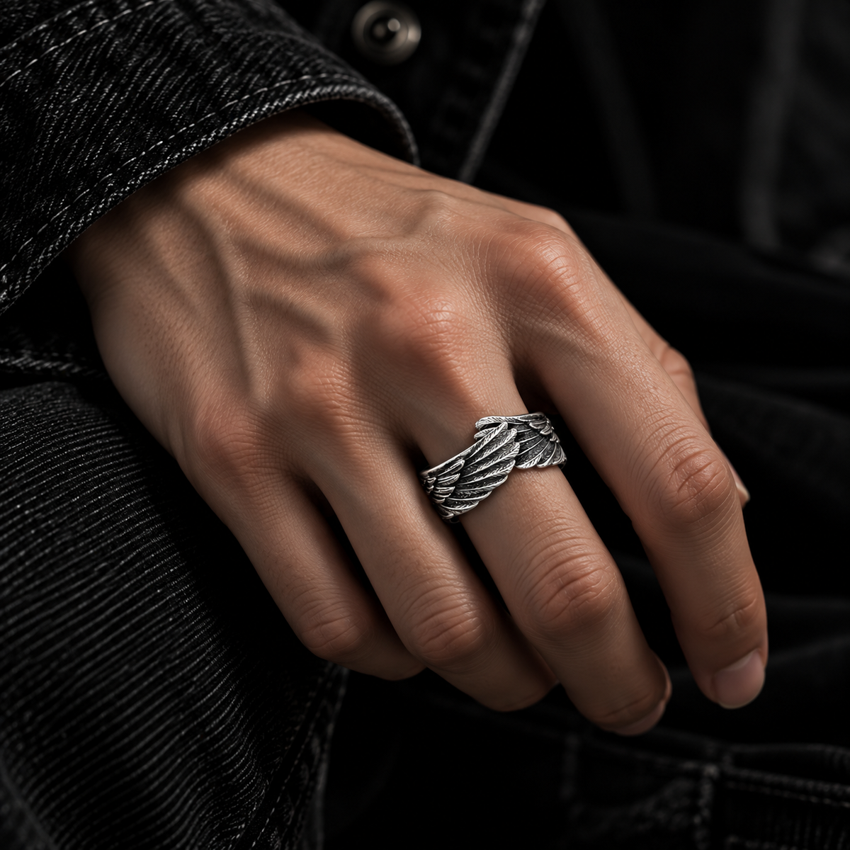 NOIR ANGEL WING RING