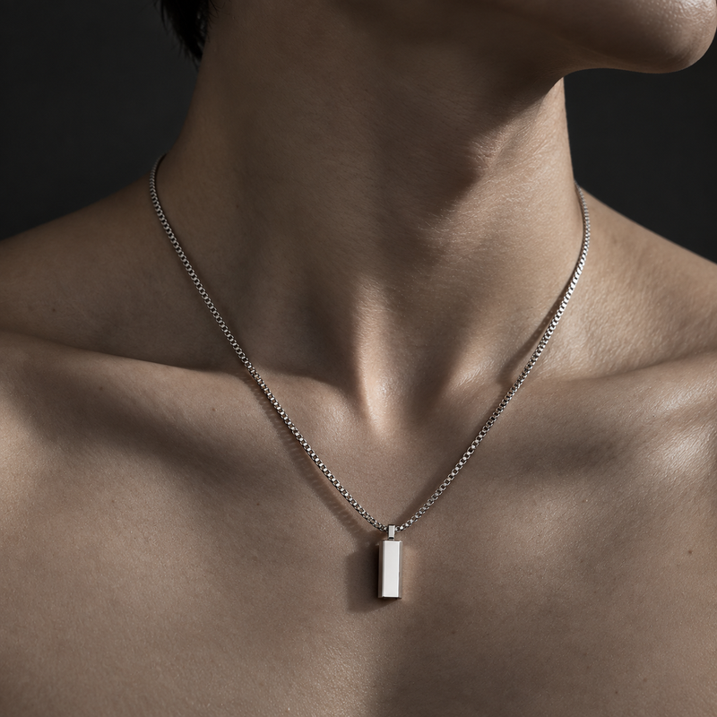 NOIR SQUARE PENDANT NECKLACE