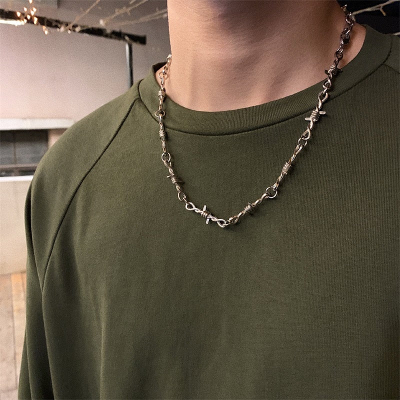 NOIR THORN CHAIN NECKLACE