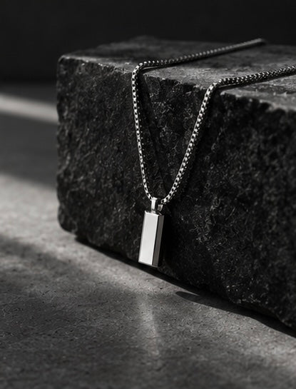 NOIR SQUARE PENDANT NECKLACE