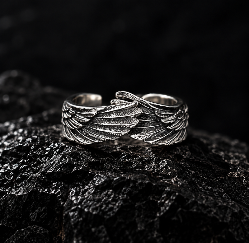 NOIR ANGEL WING RING