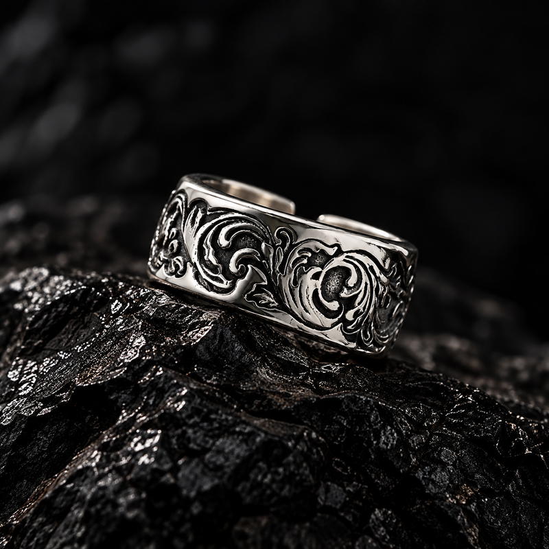 NOIR ORNATE RING
